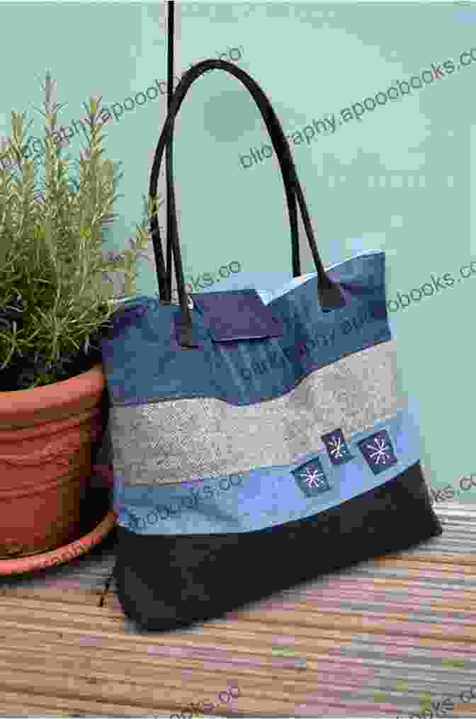 Stylish Tote Bag: Upcycle Large Fabric Scraps Into A Spacious And Chic Tote Bag. Half Yard Vintage: Sew 23 Gorgeous Accessories From Left Over Pieces Of Fabric